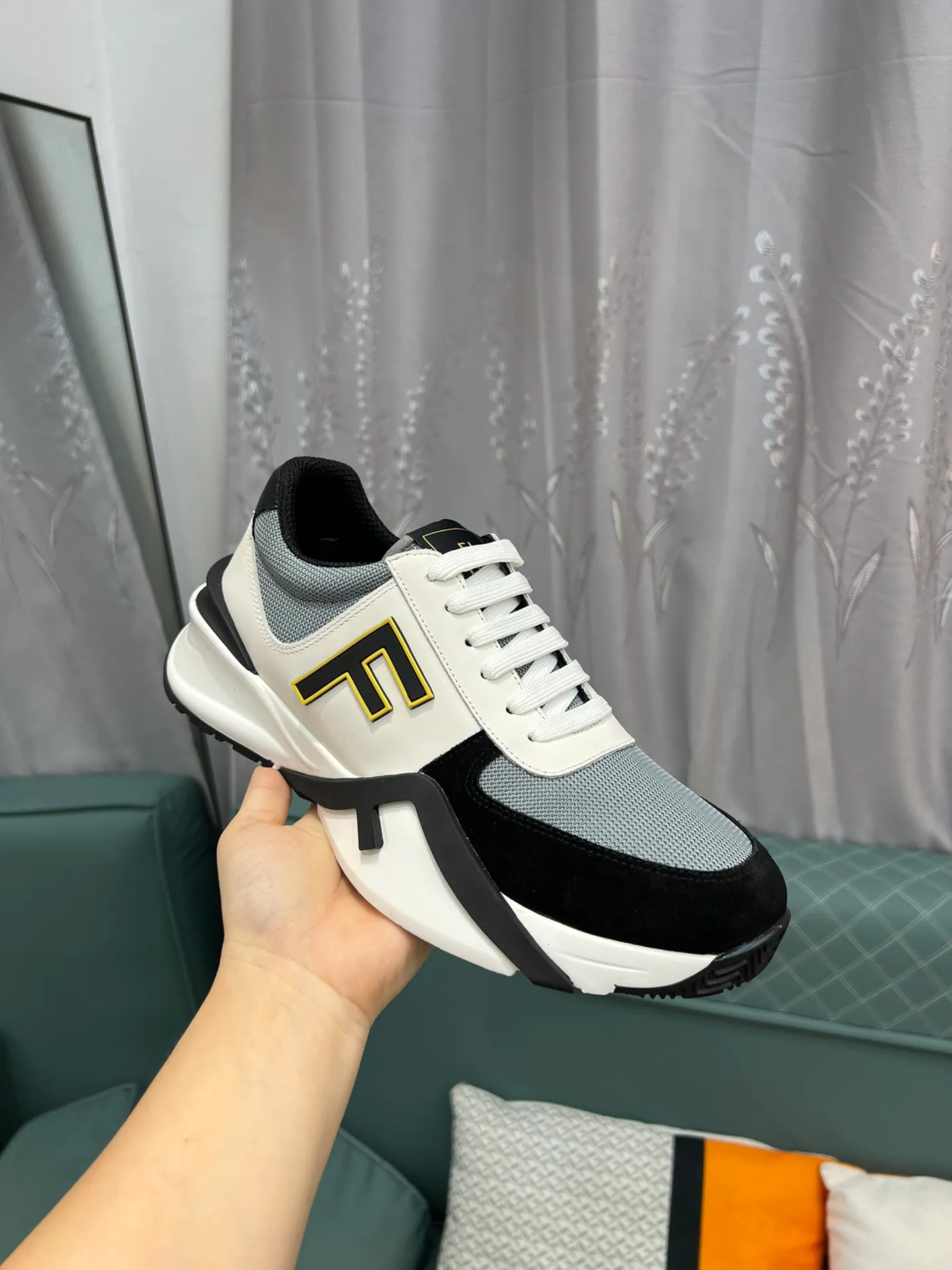 Men's shoes 💰540 FENDI men's fashionable casual shoes 👟Hot sale🔥 Official website 1:1 replica ⬆️Original quality - original leather - original breathable mesh lining original outsole 1:1 replica, code number 38-44 (45-46 customized)